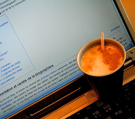 webpage-coffee-laptop