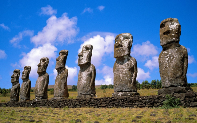 men-statuses-easter-island