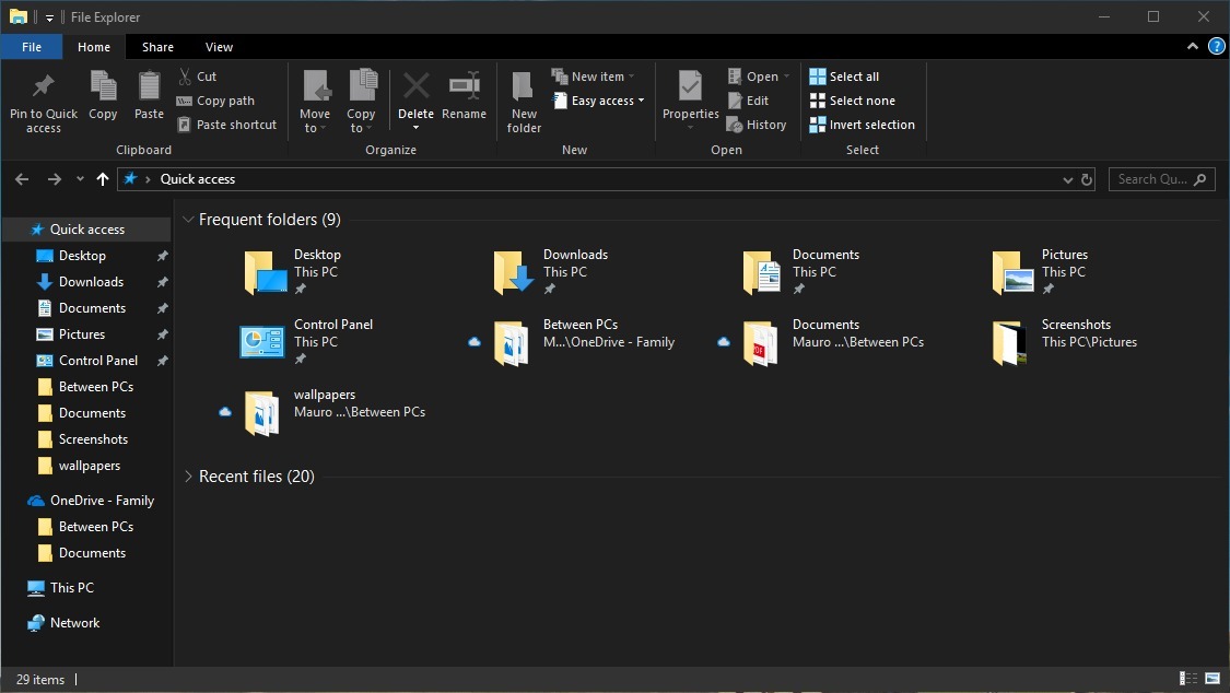File Explorer using dark theme on Windows 10 version 1809
